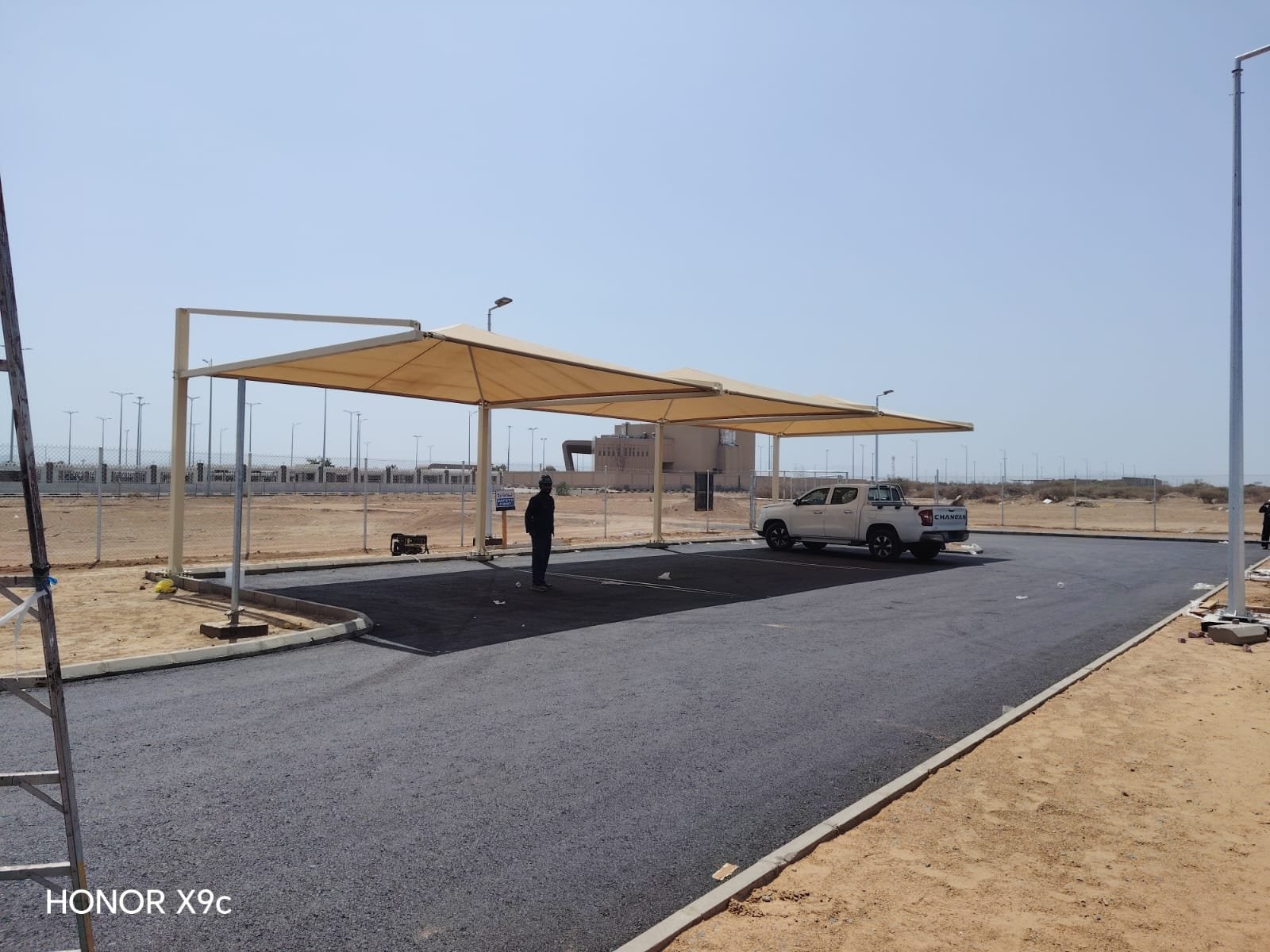 Premium Top Supported Pyramid Car Parking Shade Project – Aramco Site in Najran, Saudi Arabia (3)